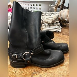 One owner, seldom worn Frye Harness boot. Size 13.